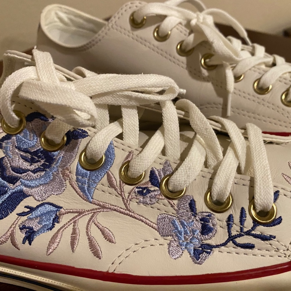 Converse Chuck Taylor® All Star® Parkway Floral 70
Low Top Sneaker - Picture 4 of 13